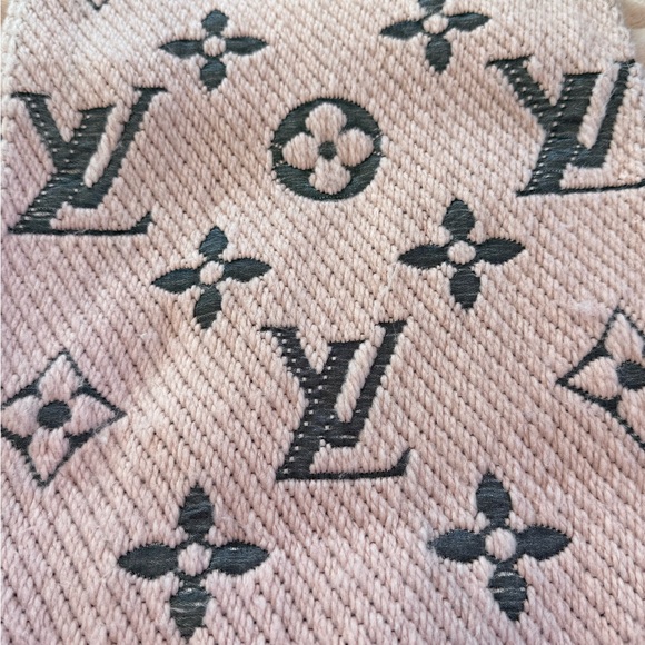 Louis Vuitton Pink and Gray Silk Wool Scarf - Picture 4 of 5